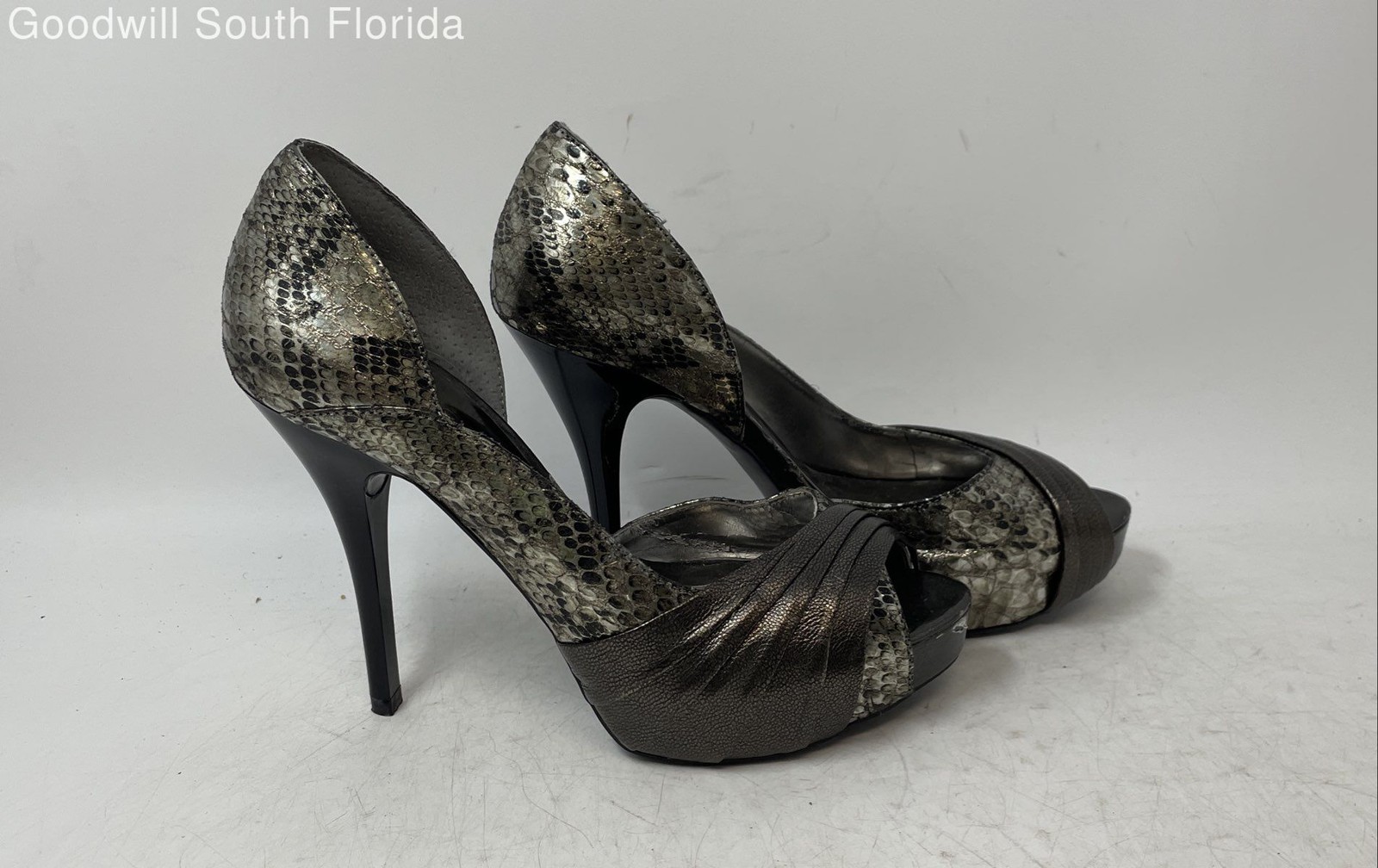 Guess Womens Locklyn Silver Tone Peep Toe Stiletto Platform Heels Size 7M