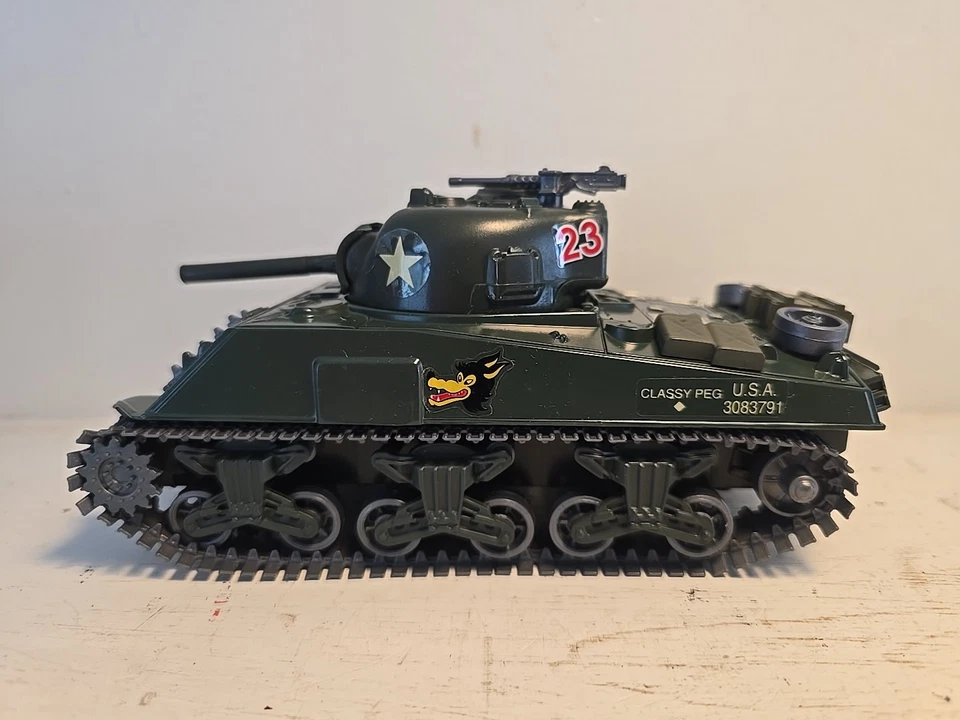 New Ray Battery Operated Green Army Tank 1/32, Classy Peg #23 - HEAVY - Image 2 of 4