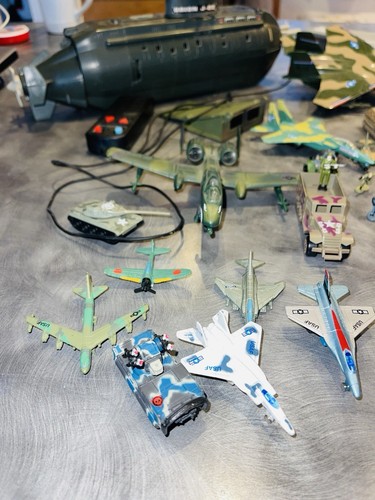 Enormi Micro Macchine Galoob LGTI Jet Militari Aerei Camion Veicoli Carri Armati - Foto 5 di 24