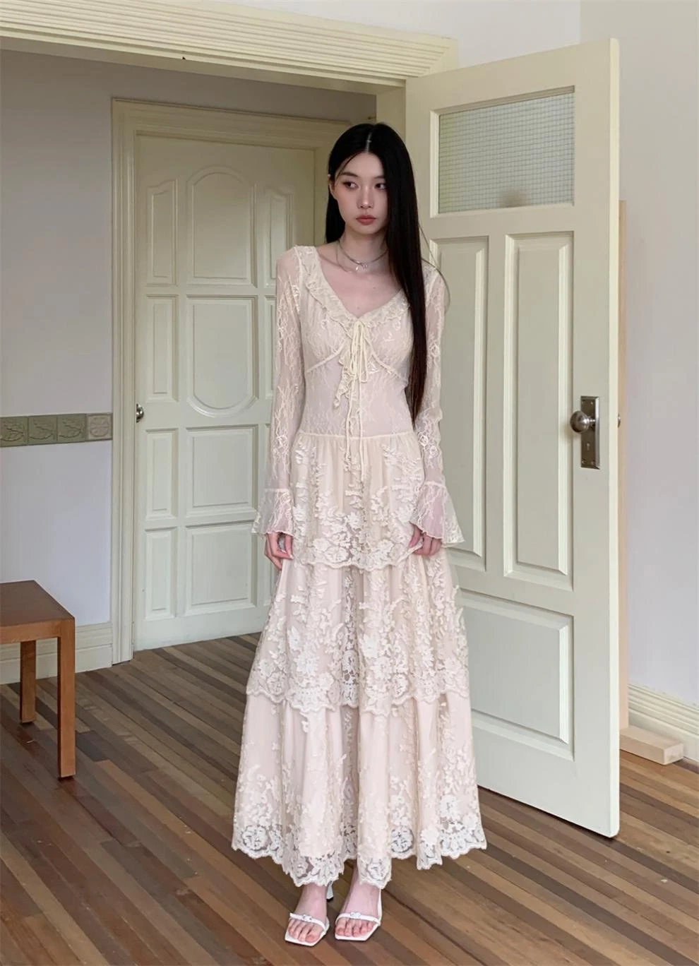 OFF WHITE Abito donna stile francese manica lunga svasata pizzo scollo a V lungo a strati volant nuovo