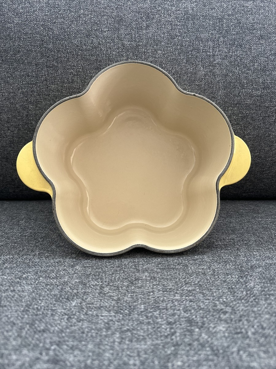 Le Creuset Flower Cocotte 20cm Cast Iron Enamel Pot Nectar Le Creuset Flower Cocotte 20cm Cast Iron Enamel Pot Nectar