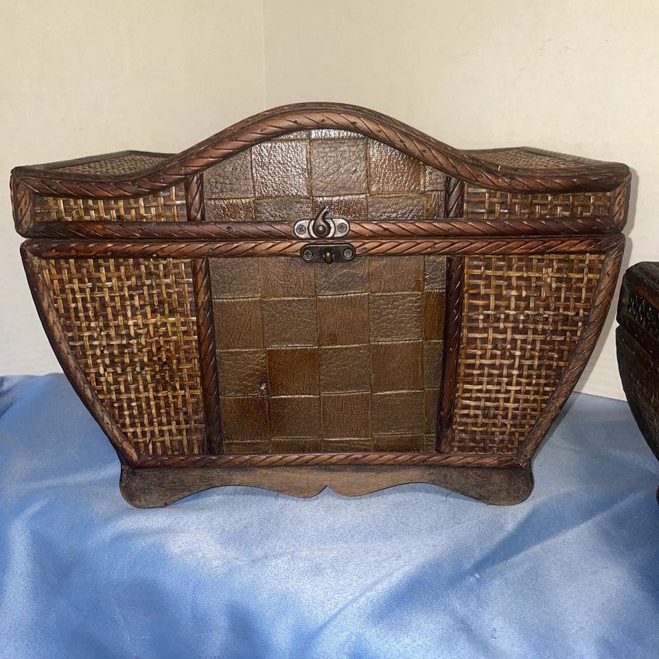 2 Beautiful Wooden Wicker Keepsake Chest/Decor- Medium &large - Hook Broken OnLg - Image 3 of 4