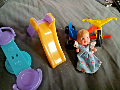 BARBIE Baby mit Kinderspielplatz VINTAGE