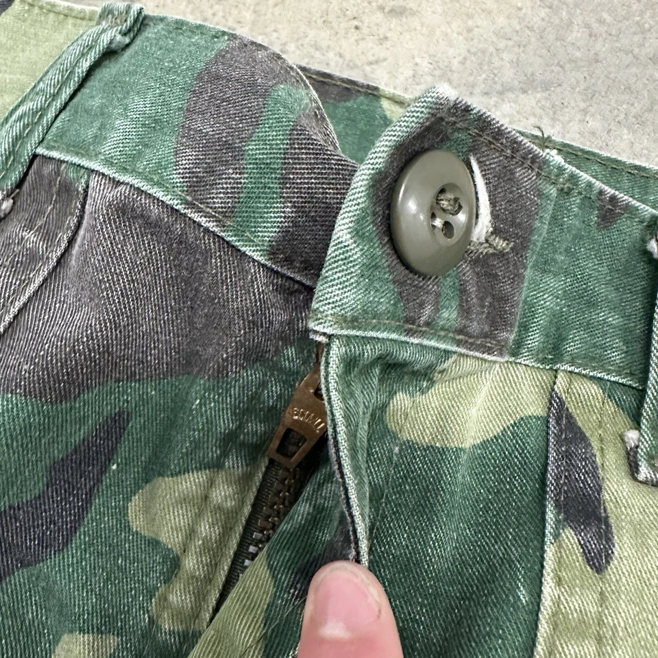Pantalones militares cargo camuflaje selva vintage años 80 niños 25x24 talla 10 Scovill cremallera EE. UU.  Foto 4 de 4