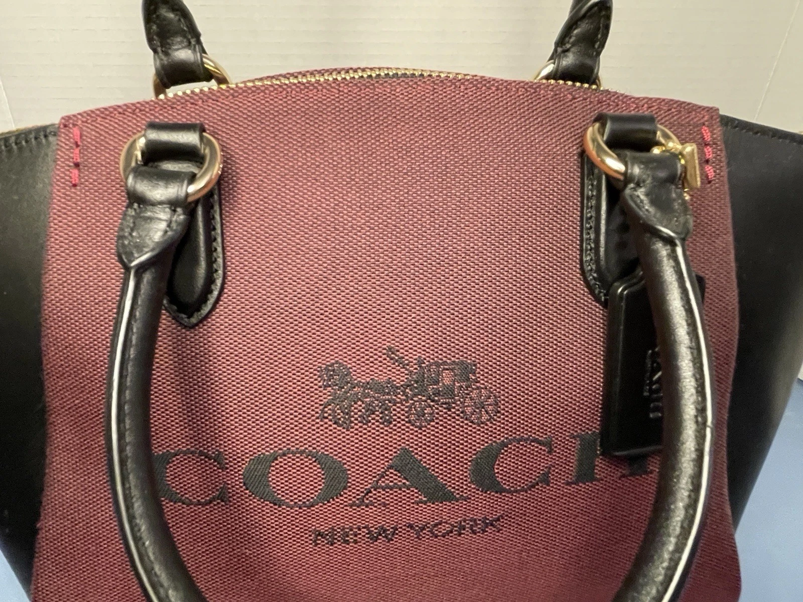 Borsa a tracolla Coach Elise Badge jacquard nuova viola e nera
