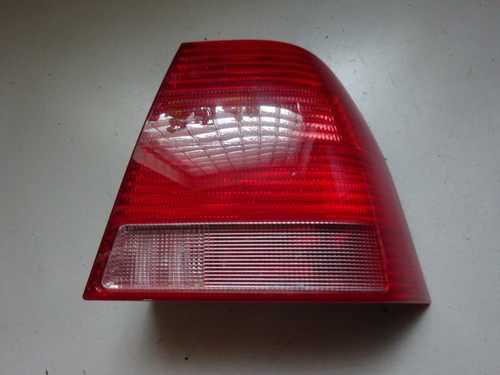 VW Bora 1J 1.6 75KwAKL Limousine Rückleuchte Heckleuchte Rechts HR 1J5945257