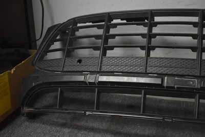 2015 - 2018 Porsche Macan Front Bumper Lower Center Grille OEM for 