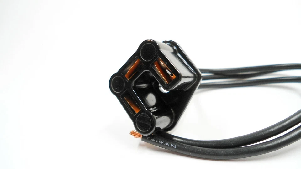 1 NOVO CONECTOR DE FAROL PARA '93 & UP TOYOTA 4RUNNER TACOMA PICKUP COROLLA & ETC - Imagem 2 de 3