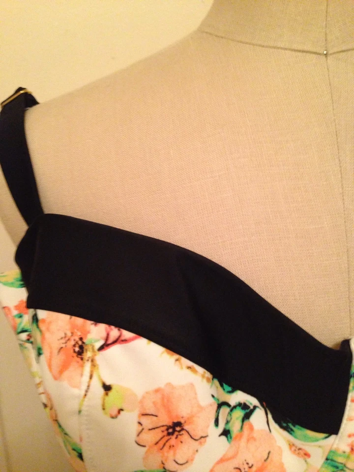 Nuevo Top de Natación Bikini Retro Pinup Ava & Viv Rosa y Negro Floral con Aros 26W Foto 4 de 4