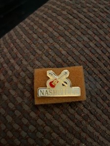 Vintage Nashville Pin Lapel Pin Hat Pin Guitar Banjo Gold Tone Made In Taiwan