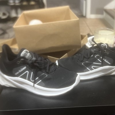 New Balance Fresh Foam Roav Men's Black/White Low Top Lace-Up Sneakers NWOB