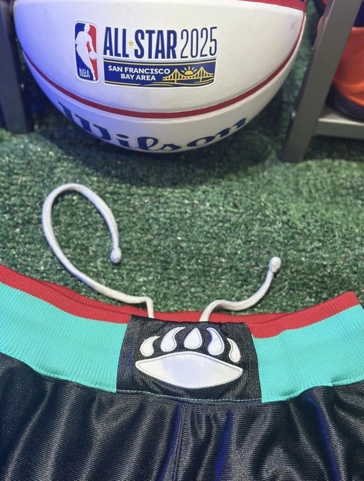 2001-2002 Memphis Grizzlies Mens Mitchell & Ness Authentic Game Shorts $125 - Image 3 of 4