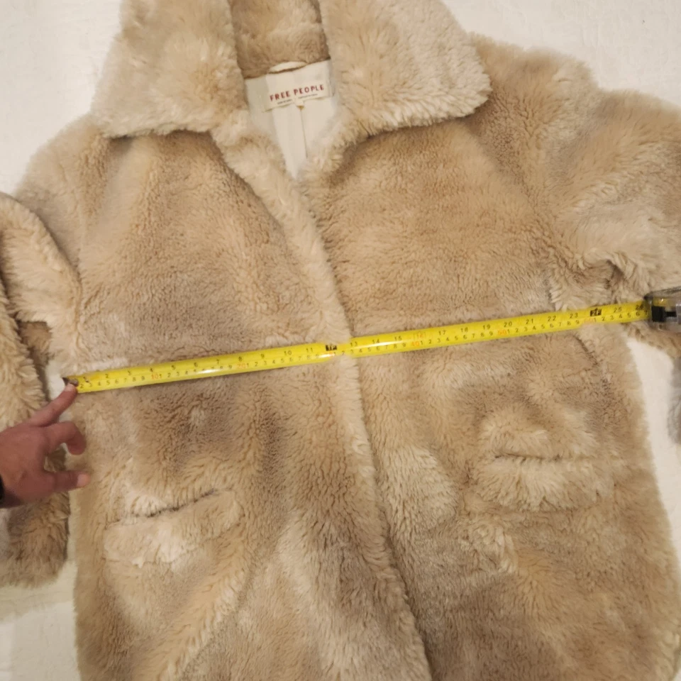 Free People Size  Med Pretty Perfect Faux Fur Oversized Peacoat Coat Beige EUC - Image 4 of 4