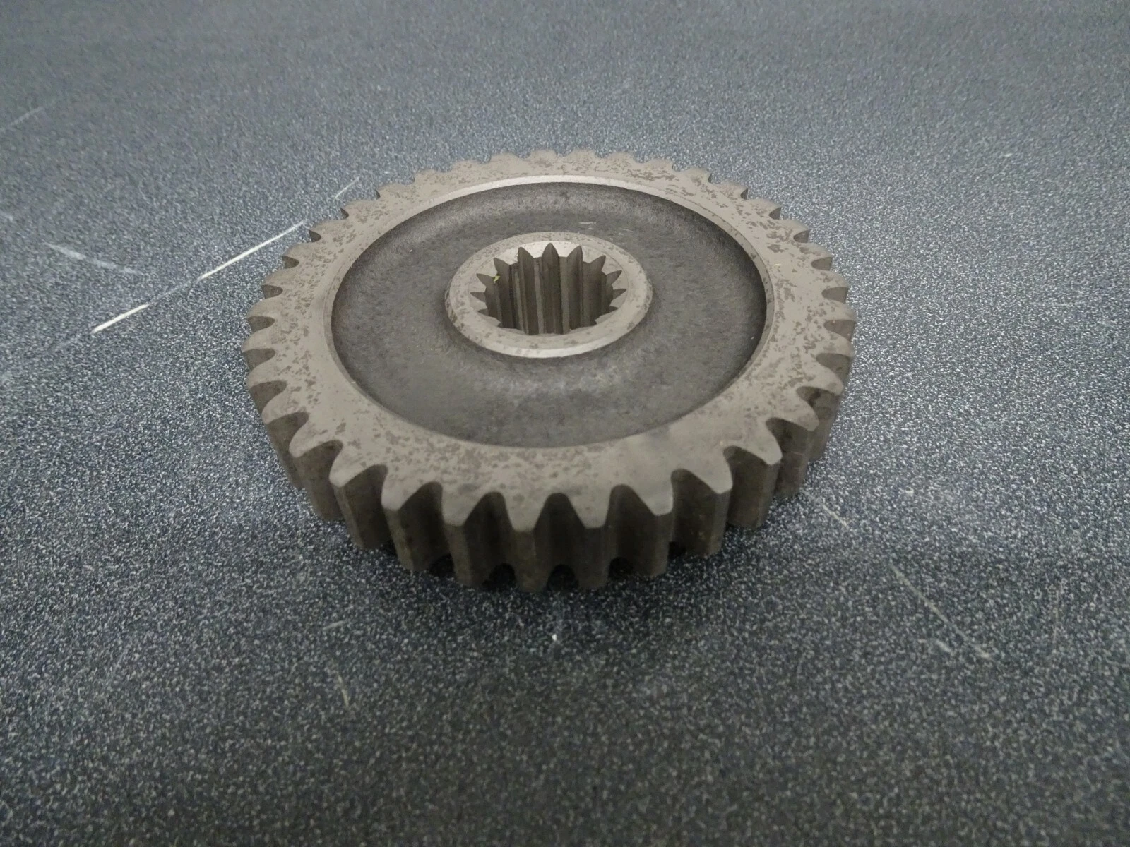 New 1992-1996 YAMAHA OEM DRIVEN SPROCKET 35 TEETH FITS VMAX 600 #89A-47587-50-00