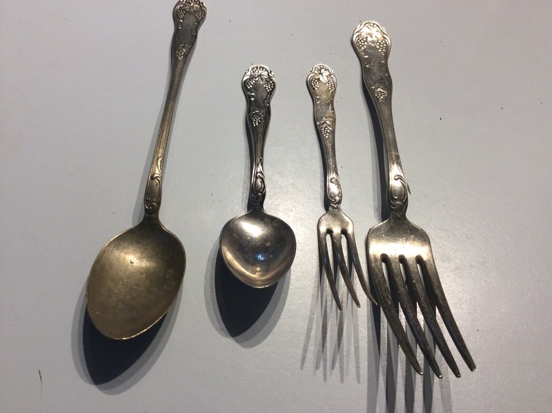 1910 Grape Pattern 4 pcs By Diamond W Weinberg Silver Plate 
