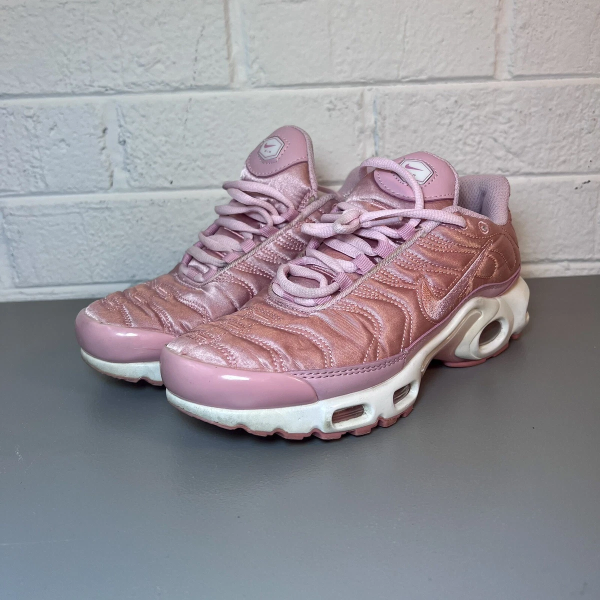 Nike Air Max Plus Tn Satin Womens Size 8 Pink AQ0655-700 |