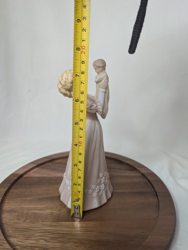 Enesco Vintage 1981 Treasured Memories Mother and Babe. #E-7991. - Picture 2 of 6