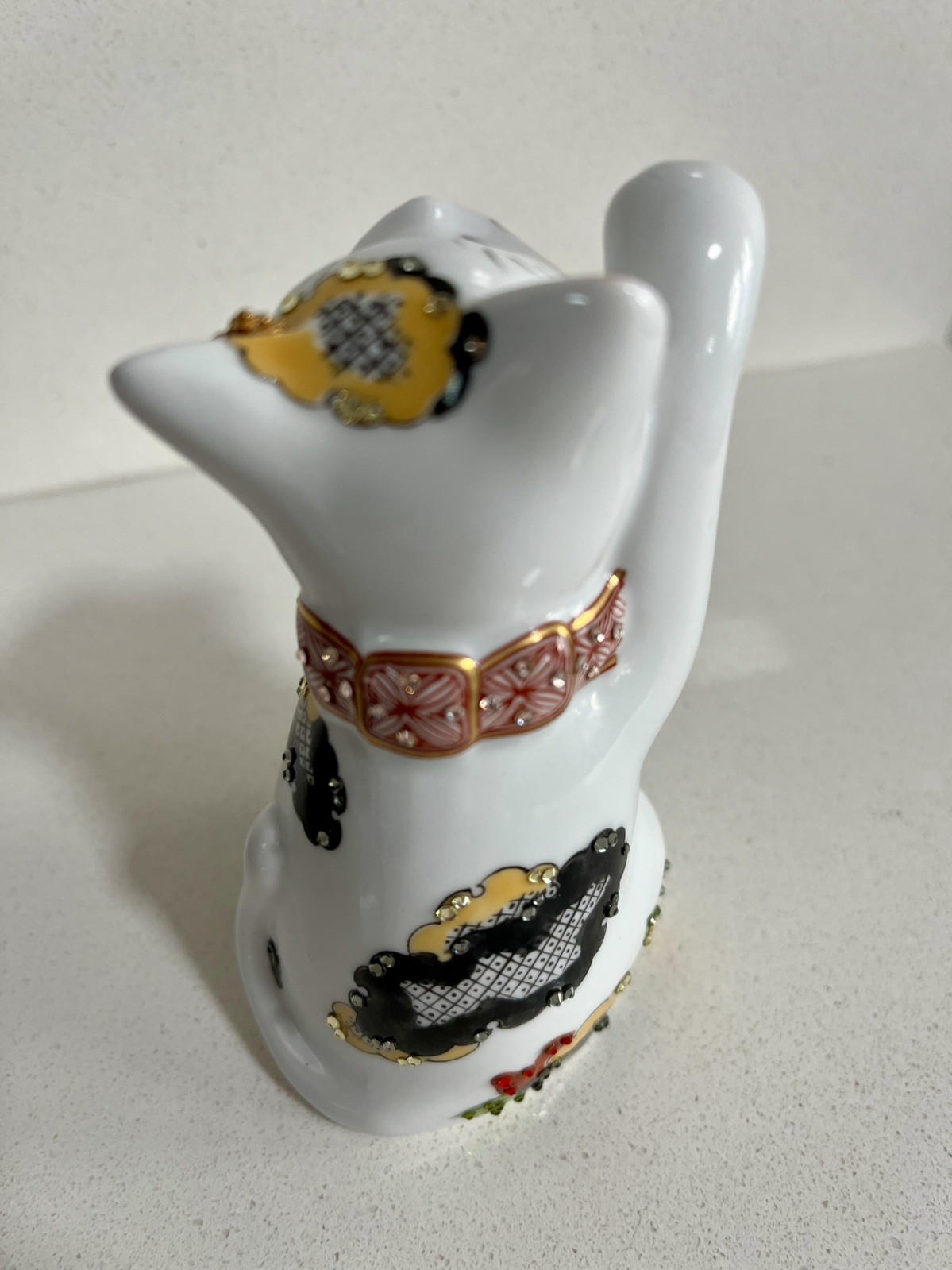 Japan Kutani Maneki Neko Lucky Cat. Porcelain Figurine New in box