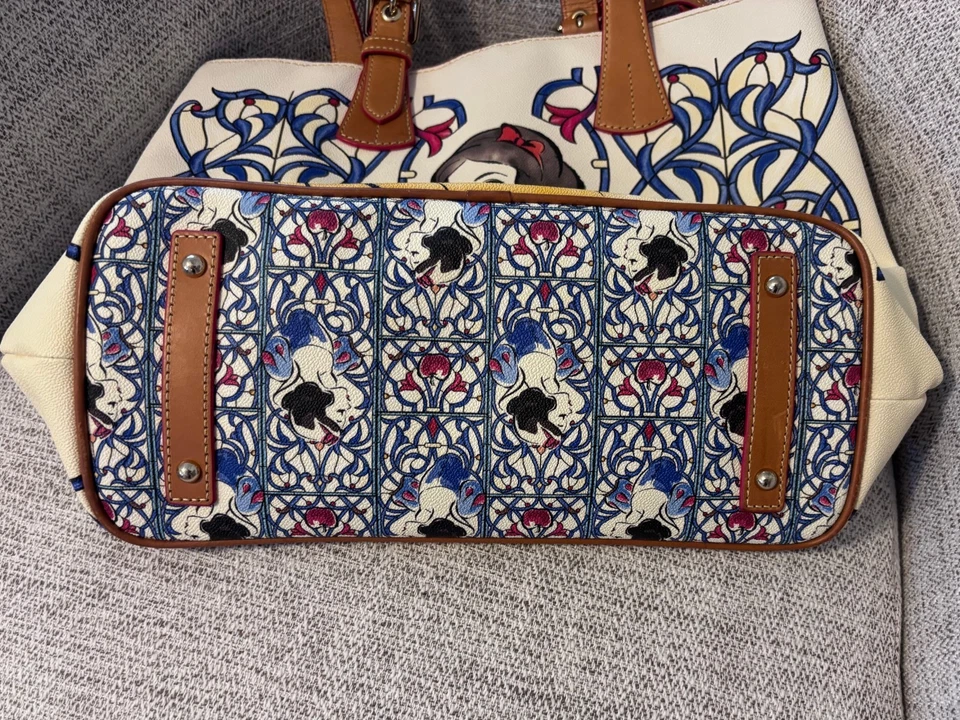Bolso grande Disney Dooney And Bourke Blancanieves Foto 4 de 4