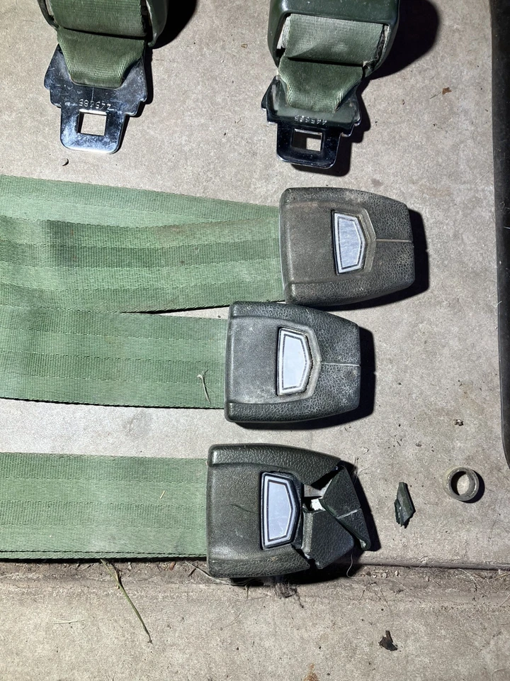 Зеленые ремни безопасности и болты Mopar A-Body 70 71 72 Duster Dart Demon Dodge Plymouth - Изображение 2 из 3