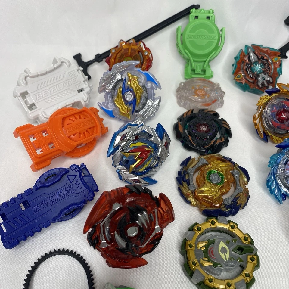 Lote de 30 Piezas Beyblades Y 7 Lanzadores Usados - Excelente Estado Foto 2 de 4