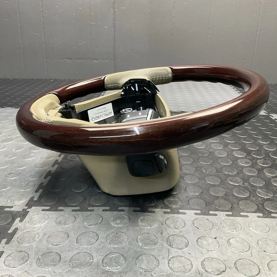 Conjunto de volante Volvo XC90 2010-2014 grão de madeira com interruptores de botão fabricante de equipamento original - Imagem 3 de 4