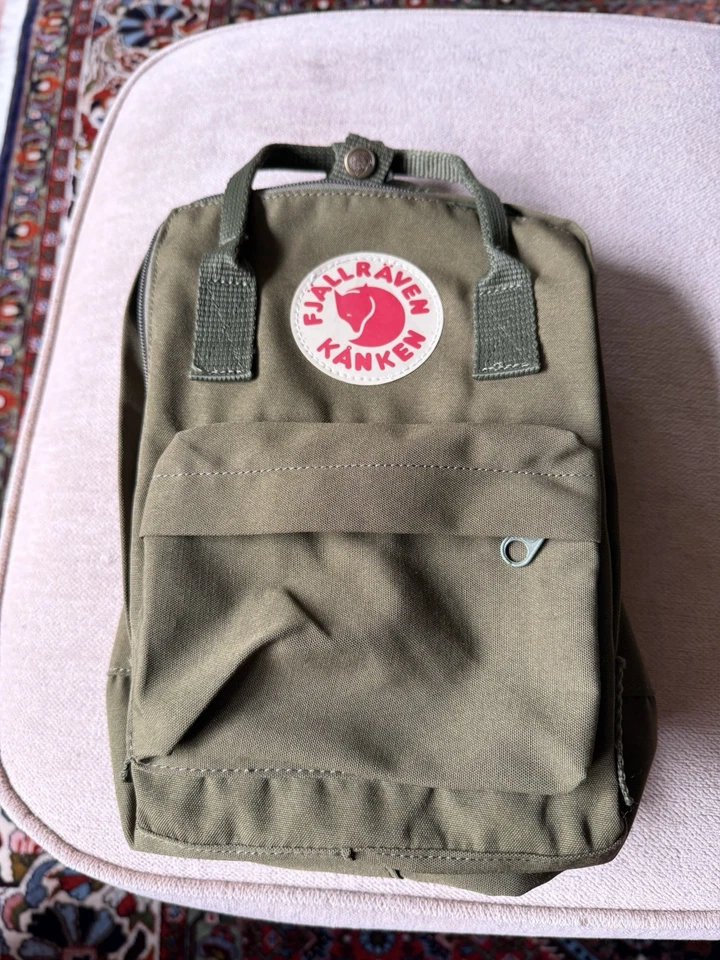 Fjällräven Kanken Mini Rucksack - Oliv 27cm X 20cm - Bild 1 von 4
