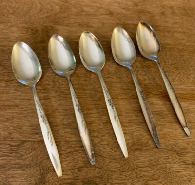 5 Teaspoon Spoon Enchantment Gentle Rose 1960 Oneida Community Silverplate