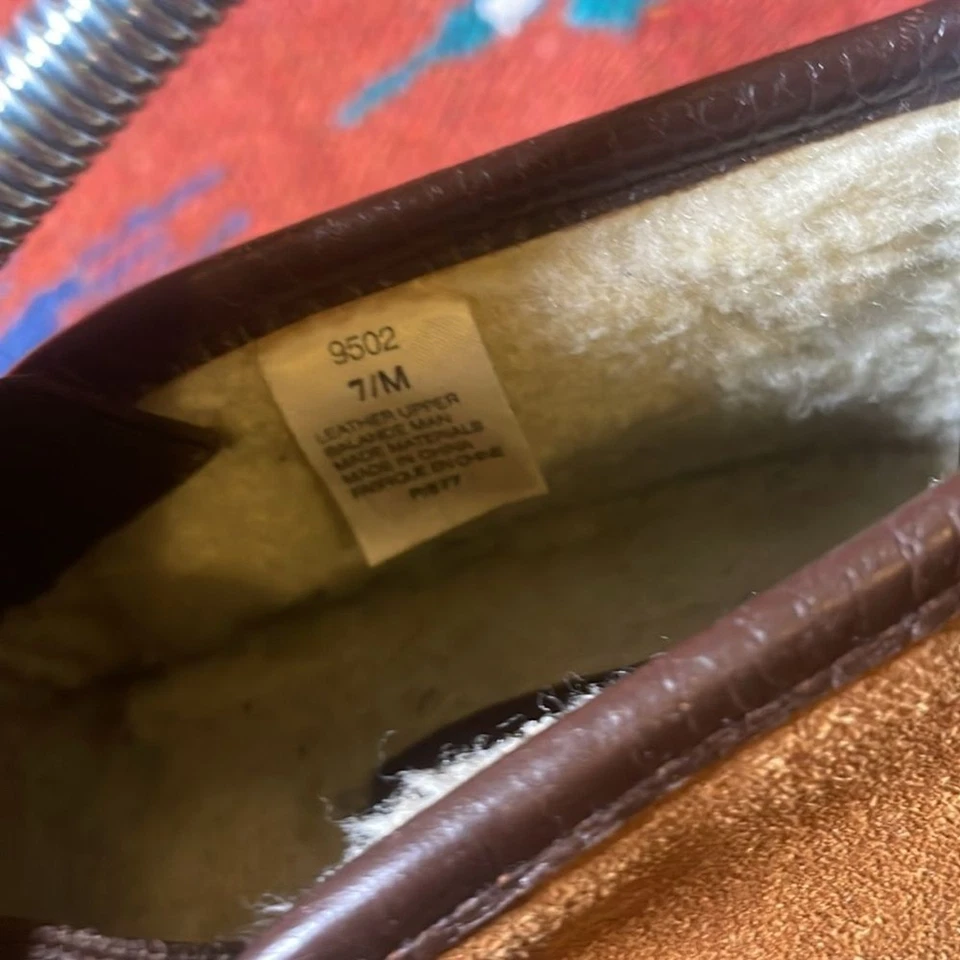 L.B. Chinelos Evans Couro Marrom Superior de Pele Sintética Masculina Tamanho 7/M Casa Sapatos Slip On - Imagem 3 de 4