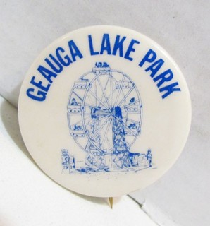 GEAUGA LAKE PARK AURORA OHIO VINTAGE SOUVENIR PINBACK BUTTON AMUSEMENT PARK OH