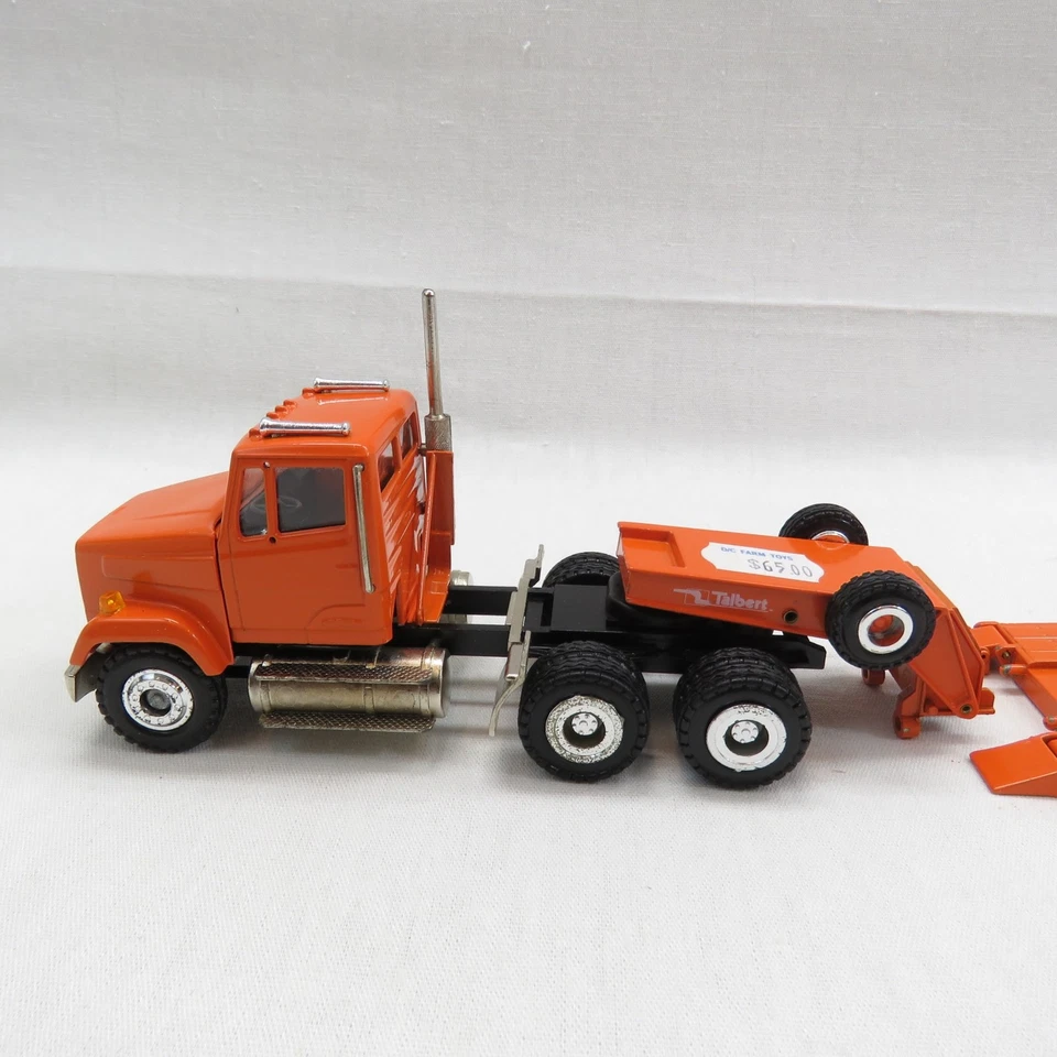 Tractor Conrad Freightliner Talbert mediano con remolque Lowboy #3812 Foto 2 de 4