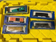 AHM HO Scale Mixed Lot Freight Cars Box, Cattle, Tank Union Pacific Penn Central