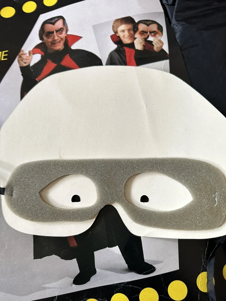 Disfraz de Vampiro De Colección NUEVO Escenario Puerta Punta de Lanza Industrias Drácula Halloween Foto 3 de 4