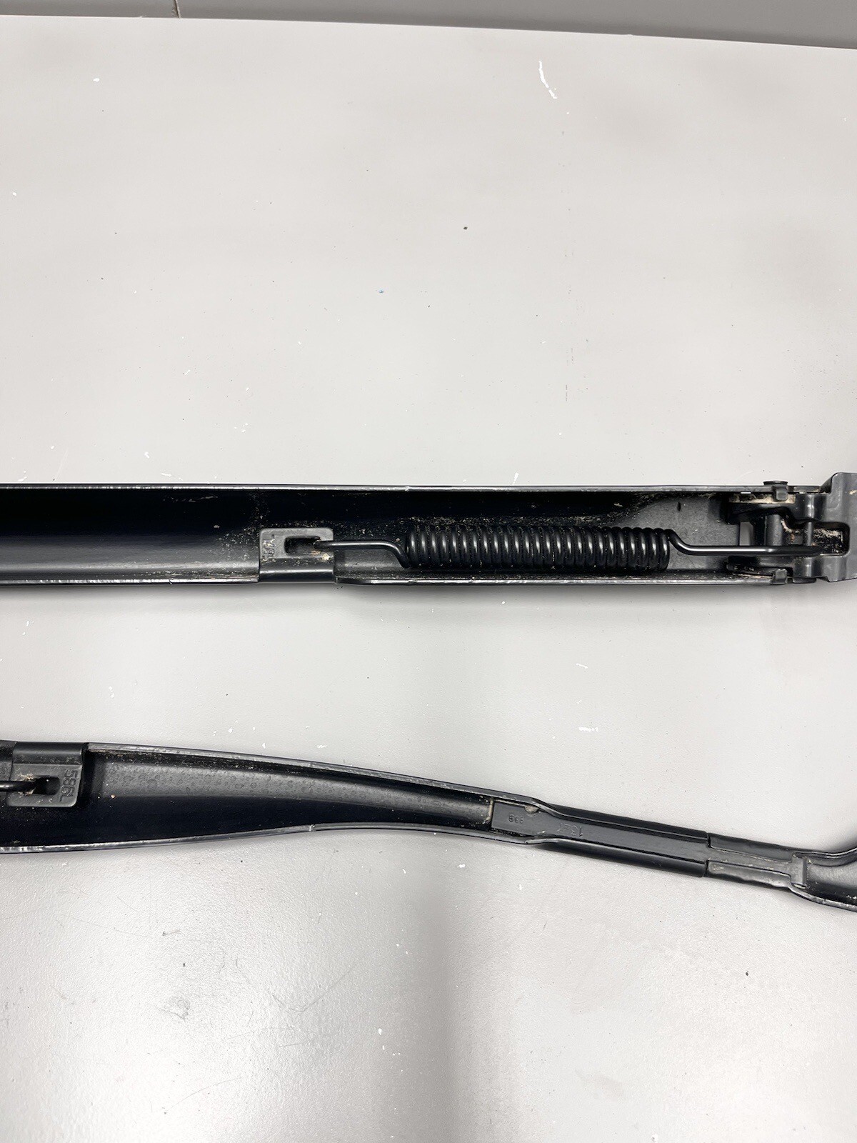 ⭐️2017-2020 MASERATI LEVANTE FRONT RIGHT / LEFT WINDSHIELD WIPER ARMS PAIR OEM