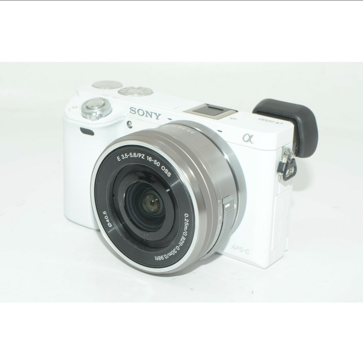 Sony a6000 White digital camera 16-50mm Lens Kit With Box - Very