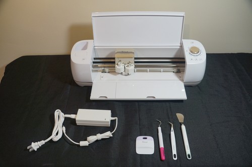 Cricut Explore Air 2 - with extras - Daybreak Color - Excellent Condition!!