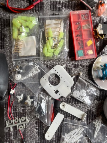 Konvolut Modellflug Motoren, Servos, Kleinteile, Steckverbindungen, Kupfertape - Bild 5 von 9