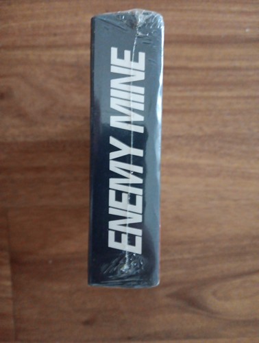 VHS Enemy Mine NM 1986 CBS/FOX Dennis Quaid / Louis Gossett Jr - SEALED - Picture 5 of 6
