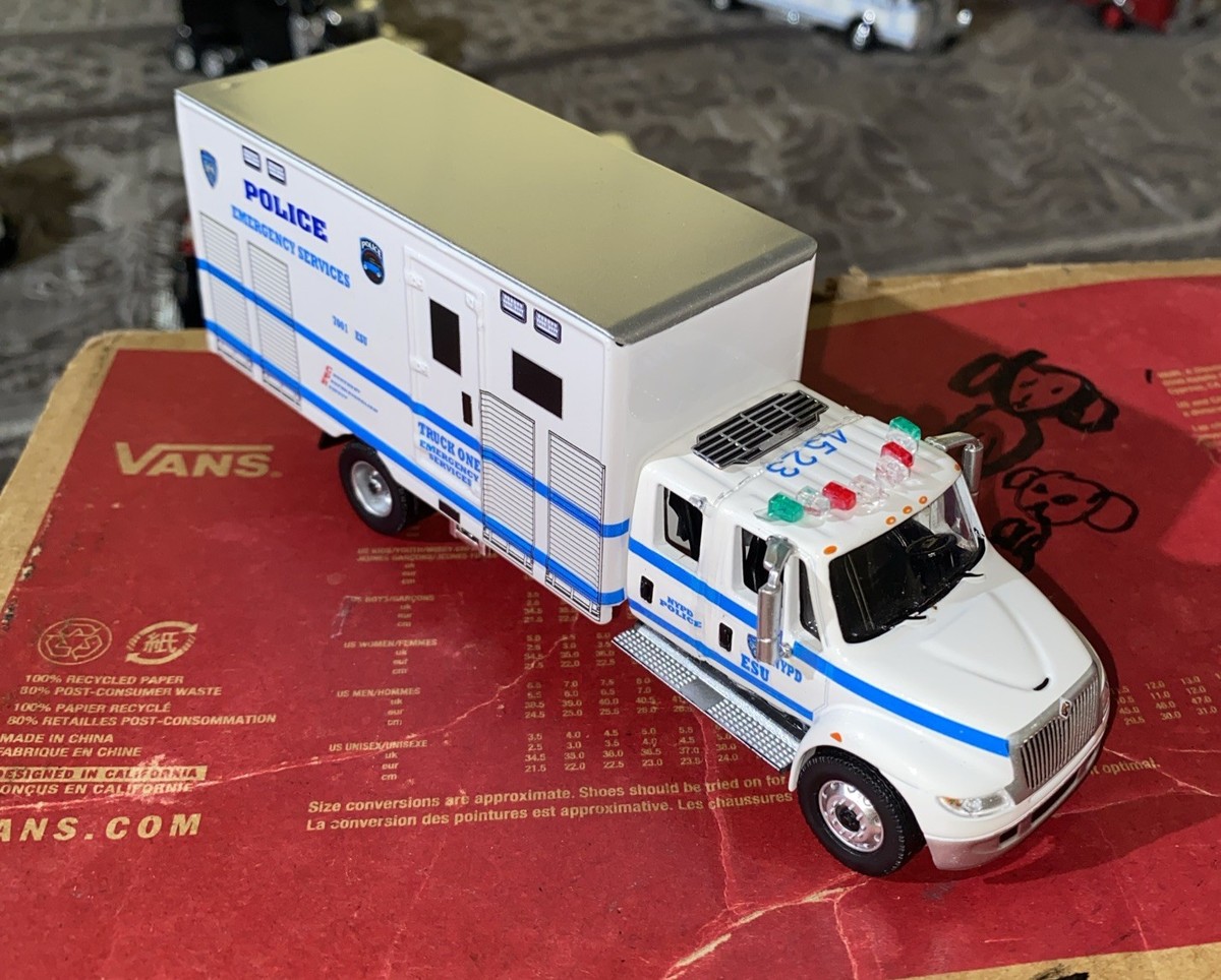 1/64 Code 3 Kitbash Mobile Command Post NYPD ESU NEW YORK POLICE