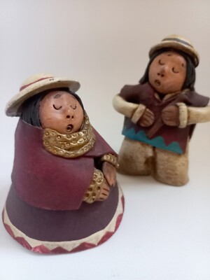 NEU PAAR ECUADORIANISCHE TERRAKOTTA VOLKSFIGUREN