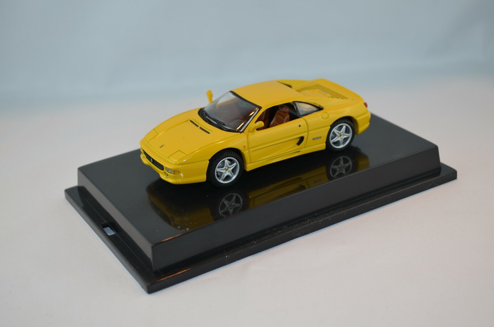 Ferrari F355 Berlinetta Hot Wheels voiture miniature Mattel 1/64