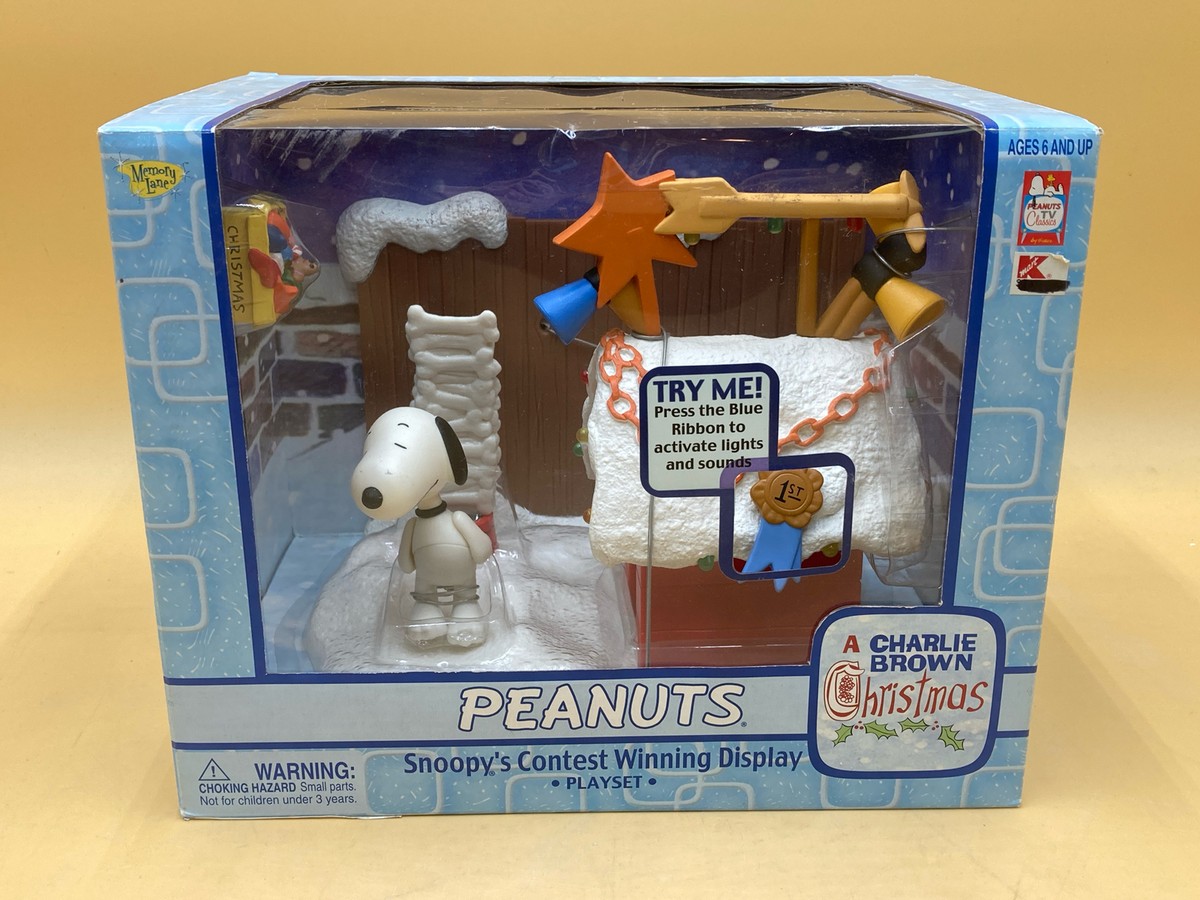 【新品】Snoopy’sContest Winning Displayフィギュア Peanuts A Charlie Brown Christmas Snoopy's Contest Winning