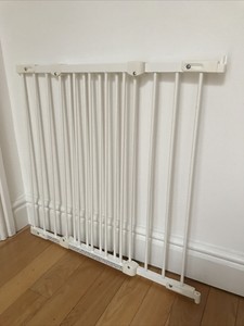 diagonal fit stair gate