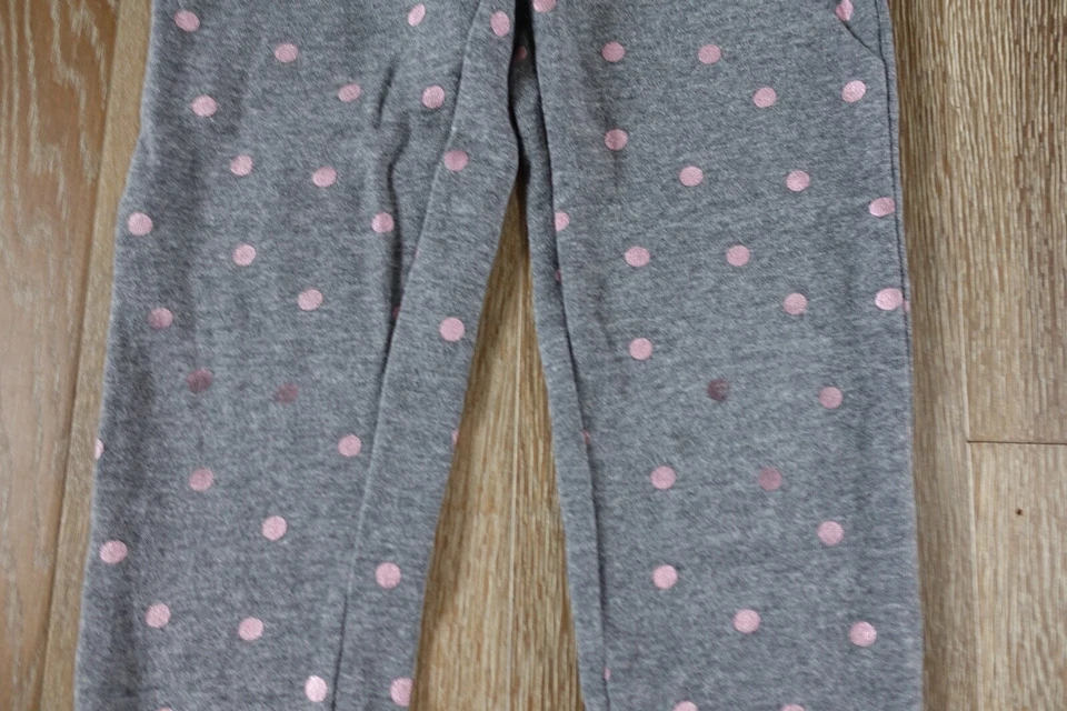 Pantalones deportivos Mini Boden grises a lunares para niñas talla 7 usados en excelente estado Foto 2 de 4