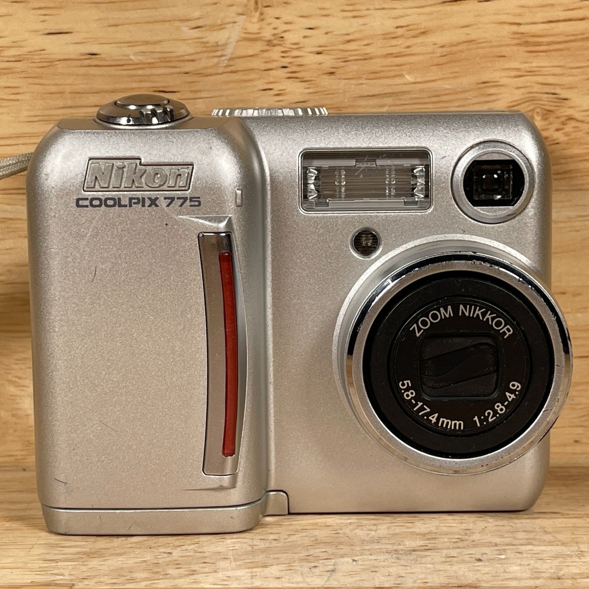 Nikon Coolpix 775 Digital Camera 2.1MP 1.7