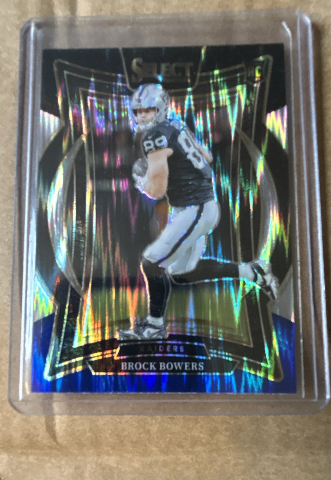 2024 Panini Select - Concourse Brock Bowers #31 Black & Blue Shock Prizm (RC)