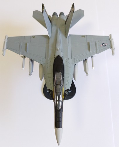 Aerei Combattimento EA-18G Growler US Navy VAQ-138 Yellow Jackets 1/100 Italeri - Foto 3 di 3
