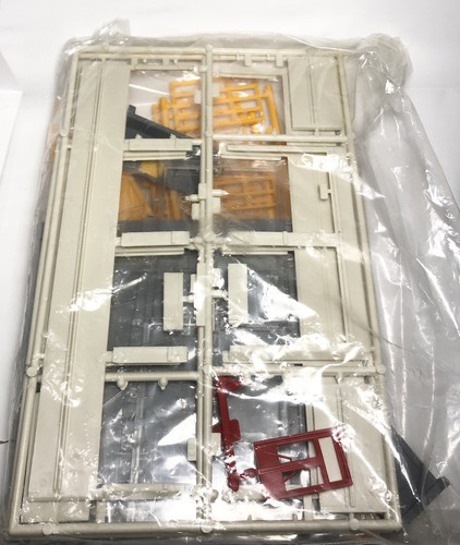 MODEL POWER 549 HO SCALE SHELL SERVICE CENTER READ DISCRIPTION NEW Damaged Box - Picture 8 of 13