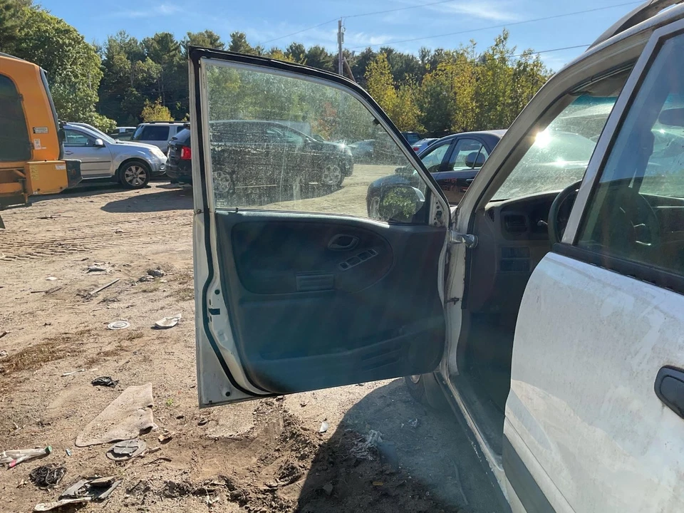 Puerta trasera izquierda chevy geo tracker 99 00 01 02 03 04 Foto 3 de 4
