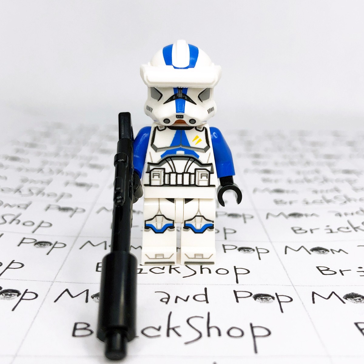 LEGO Star Wars Clone Trooper Specialist with Macrobinoculars Visor and  Blaster